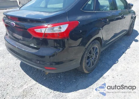 2013 Ford Focus Se z USA, uszkodzony, nr VIN 1FADP3F26DL276202